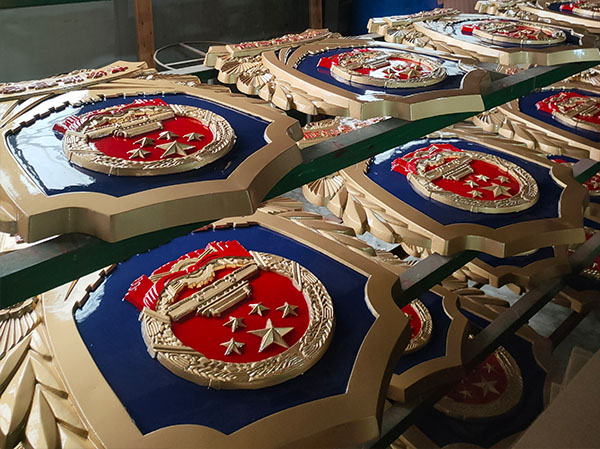 如何提高大型警徽制作的生产效率-191